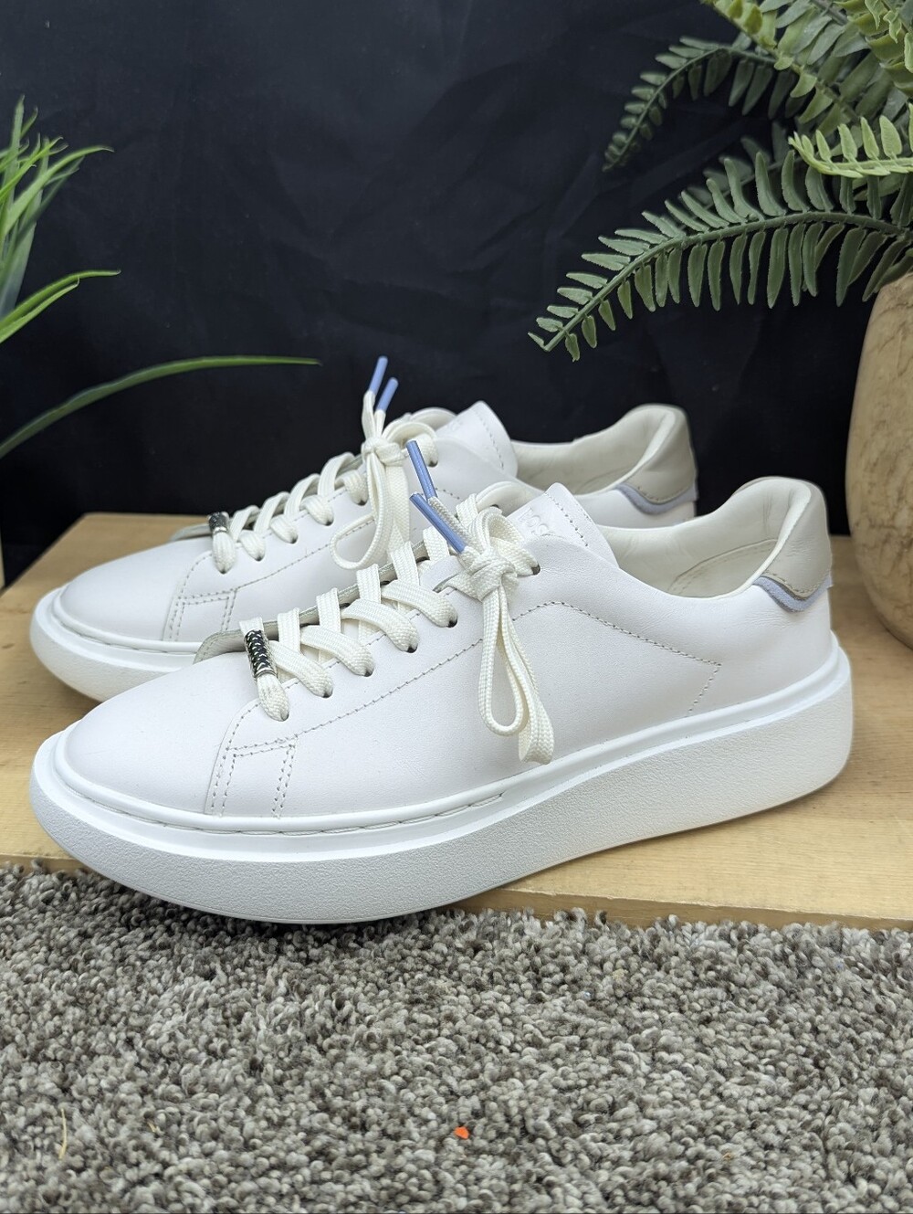 Hugo Boss Amber White Leather Women's Size 35 US 4.5/5 Casual Comfort Shoes